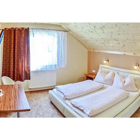Beautiful In W/ Outdoor Swimming Pool And 4 Bedrooms *