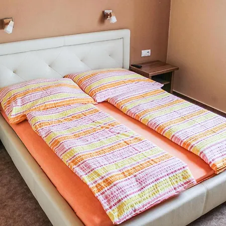 Beautiful In W/ Outdoor Swimming Pool And 4 Bedrooms Apartament *